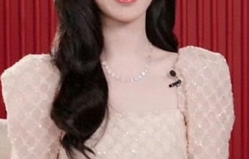 杨紫直播状态封神!真实接地气圈粉无数，内娱“活人”天花板实锤_温屿娱剪