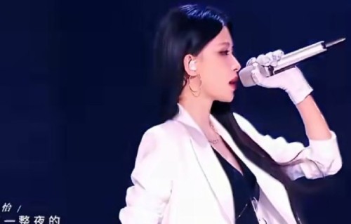 何宣林在《乘风2026》五公舞台的862分，打破了她个人怎样的过往得分纪录？