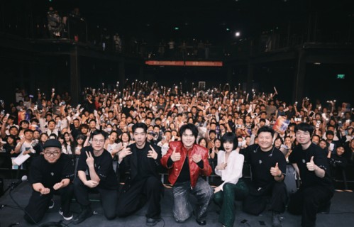 阿鲲《飞驰人生3》电影原声音乐会，观众坐在现场看电影|LIVEHOUSE|飞驰人生2|流浪地球2|曲目|乐手