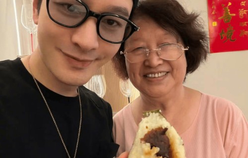 47岁黄晓明近况曝光!3张合照,如今一家三口过端午