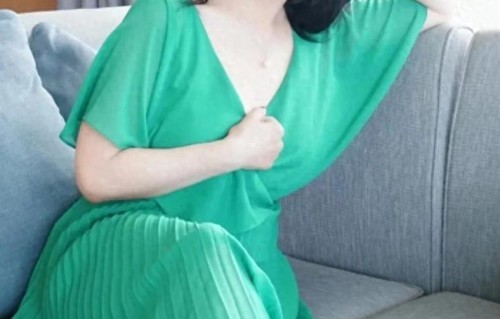 已为人母多年的王姬，60多岁老当益壮雪肤花貌，保养的如此的好！