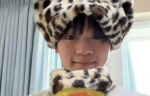 全红婵扎“冲天炮”晒娃娃山！虞书欣送的，这跨界友情我嗑了