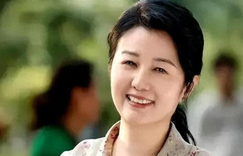 59岁郑卫莉：挺孕肚拿奖，丈夫出轨继子冷淡，如今生活怎么样了