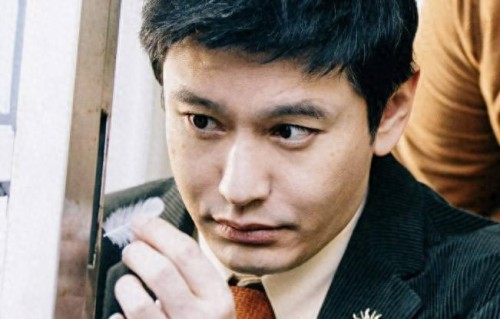 瞒不住了？黄晓明现身产科医院惹猜测，官方摊牌，真相终于大白 