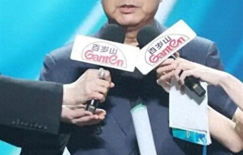 离婚后坚决不再婚，却在45岁被嫂子逼迫相亲，如今他名利双收