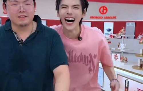 向太陈岚在向佐向佑直播间送了什么礼物，为何能成为榜一？|陈岚（向太）|家庭|合体|话题|儿子