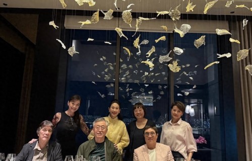 62岁黎燕珊携新欢出席聚会，穿情侣装满面春风，男友长相敦厚斯文|郭秀云|王玉环|刘永|感情|恋情