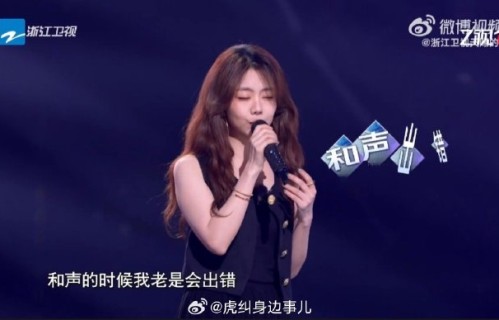 王铮亮在指导谭松韵排练《小半》时展现了怎样的专业能力和耐心？|天赐的声音|调整音调|和声|舞台|示范