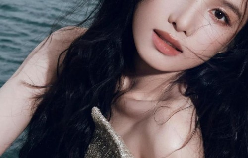 张婧仪露背鱼尾裙造型释出，直角肩配极致腰臀比，谁看了不迷糊？