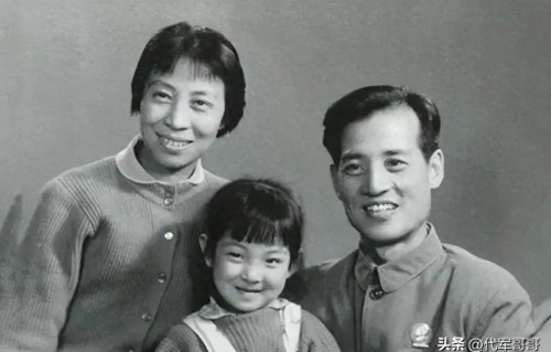 56岁马羚近况曝光！为家人隐忍7年才离婚，如今儿子成为她的骄傲 