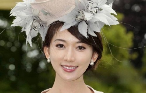 林志玲对待身边工作人员和路人的具体暖心细节有哪些？