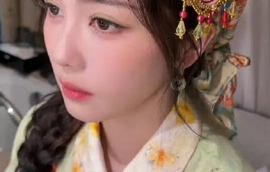 李昀锐和白鹿在《奔跑吧》泉州情侣特辑中有哪些具体的甜蜜互动场面？|造型|闽南|协作|两人