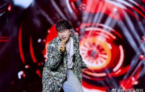 Jony J为何没有与胡彦斌合唱旧作《返老还童》，而选择了《借过一下》？