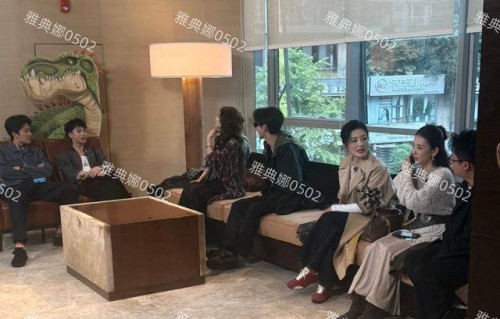 重庆偶遇明星录《桃花坞》，郭富城老婆方媛好漂亮周涛年轻有气质
