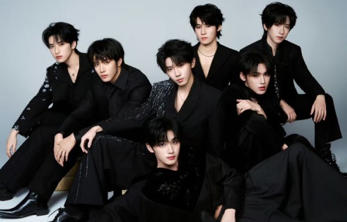 时代少年团演唱会全员黑色造型亮相