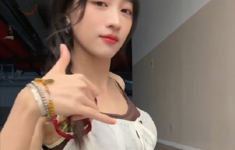 此次换角风波反映出影视行业在演员合同和职业保障上存在哪些问题？