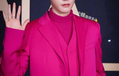 240125 绽放璀璨，龚俊火龙果造型引爆时尚先生活动粉丝热议