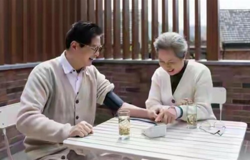 人到老了才看清：晚年夫妻，谁更需要谁？现实又扎心