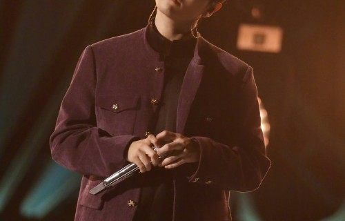 《歌手》选曲疑云 制片人揭秘：歌手自己说了算，尤长靖唱到哽咽 