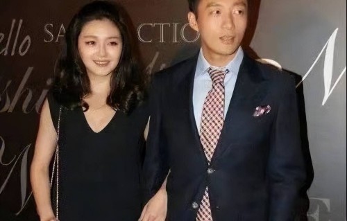 大S狠狠拿捏了汪小菲，比汪小菲精明，还想拿回四幅名画的所有权