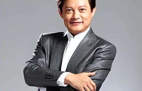 一个贪财一个好色，知名歌唱家嫁大30岁二婚老头，如今她活成这样