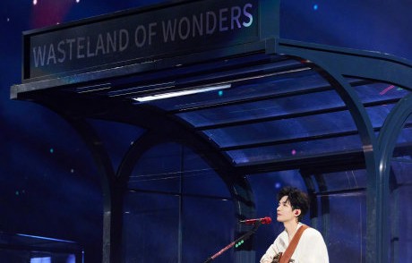 陈楚生在“荒芜之境”巡回演唱会的直播中透露了哪些新专辑信息？