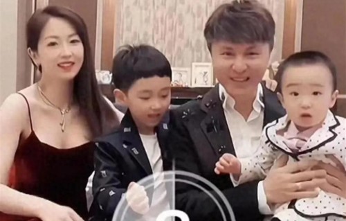 朱桢五一晒俩儿子近照！昔日顶流淡出，育儿方式太圈粉