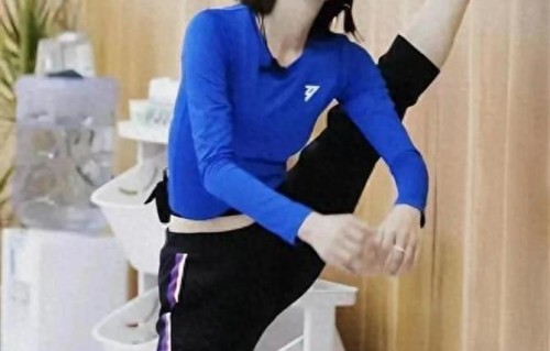 清冷氛围感拉满！王丽坤素颜状态清丽干净，天然颜值质感出众