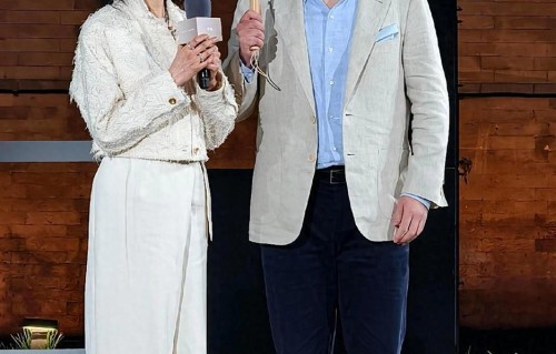 61岁张曼玉近照曝光，脸僵到认不出？终于明白她死活不上浪姐了