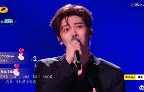 观众和乐评人对侯明昊《歌手2026》的表现有何评价？