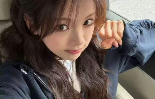 杨超越路演活动猫耳公主造型引热议