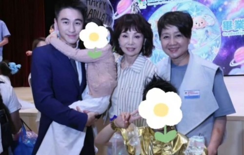 何猷君携母亲参加儿子毕业典礼， 古巨基周丽淇等多位明星家长同框