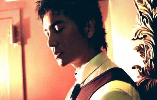 陈坤HERO中文版四月刊：Burberry春之序曲，复古光影里的英伦诗行