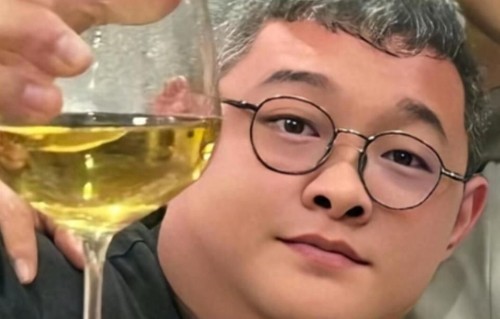 35岁满头白发还爱喝酒？傅彪儿子不是自毁，他只是在找父亲