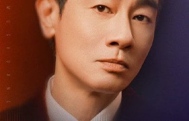 陈小春本人对这次粤语翻唱《借过一下》以及引发的“舞台电影感”讨论有什么评价？