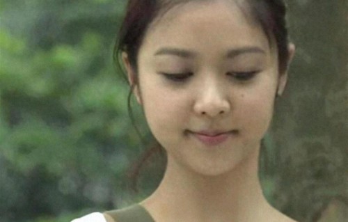 香港最后一位天后，被拍到和黑人进出酒店，如今43岁独身一人