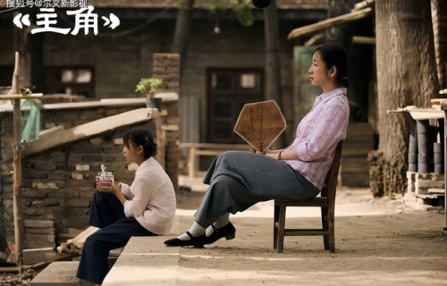 《主角》：57岁秦海璐秦海璐，演活了女人的“硬气”与“体面”