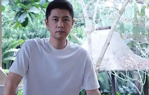 任重夫妇街头同框，孙骁骁身材纤细状态佳
