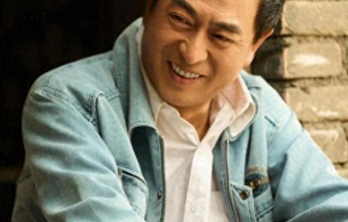 《主角》结局，张嘉益帅回40岁！2次改名内幕曝光，爆红不靠玄学 