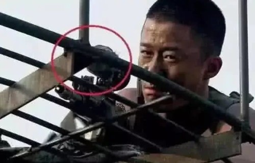 “笑到肚子抽筋”穿帮镜头：超哥的吻戏我忍了，杨幂古装剧喝啤酒