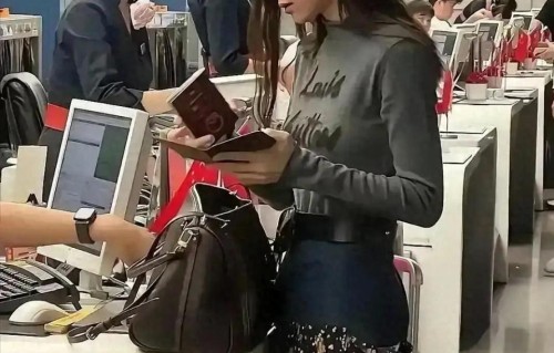 舒淇停工一年备孕失败后说了句话，让无数女人沉默：真正的圆满，是与遗憾和解