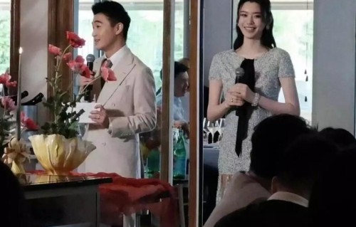 太豪了！奚梦瑶穿某大牌礼服举办婚礼，钻石高达103克拉让人羡慕