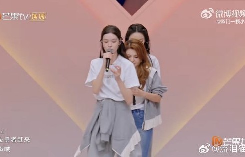 笑翻！乌兰图雅《达拉崩吧》魔性夺冠，二公舞台变绕口令地狱