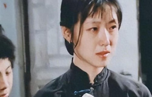 红极一时却5次堕胎，终身不孕的她惨遭丈夫抛弃，嫁老外被宠上天