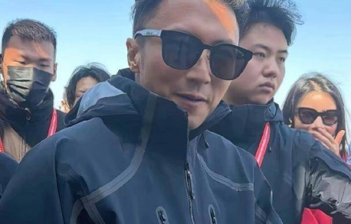 谢霆锋两万二的冻龄通稿，在F1现场输给满脸胡渣的王千源|糙汉|引擎|套票|餐点|手机屏幕