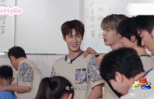 《奔跑吧14》里范丞丞、张真源和李昀锐三人组的分工默契体现在哪些方面？