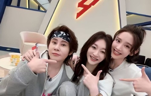 《乘风2026》李小冉一公第一名！她领奖时哽咽回应争议