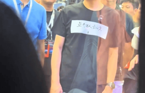 网友花式打招呼“雷总你好香” 直接硬控雷军