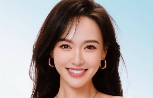 唐嫣出席女儿幼儿园活动，黑裙温婉大方，六岁小小糖即将迎来毕业