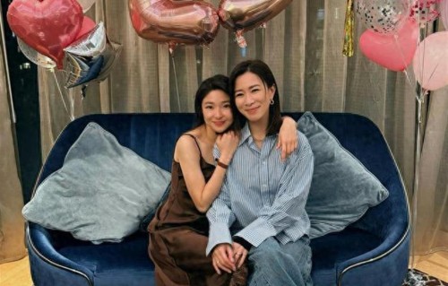 许绍雄29岁女儿与佘诗曼庆生，母亲龙嬿罕露脸，丈夫缺席疑已离婚